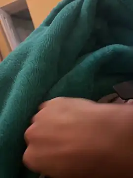 Snapshot of dragondragos chatting on 10/18/25, 12:06 dragondragos online show from 10/18/25, 12:06