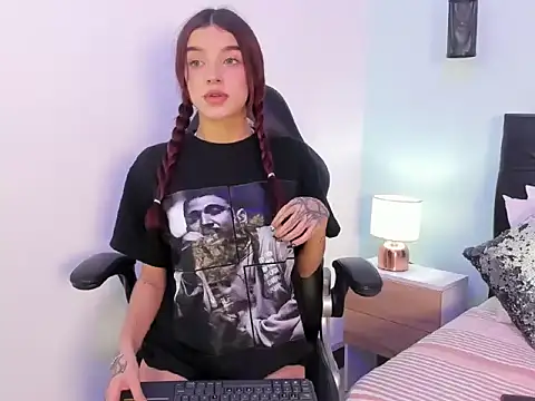 Snapshot of Coral_Jhones chatting on 10/20/25, 12:33 Coral Jhones online show from 10/20/25, 12:33