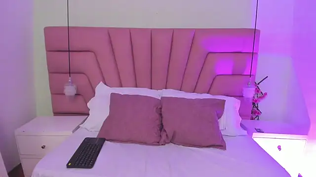 Coral Jhones online show from 12/14/25, 05:13