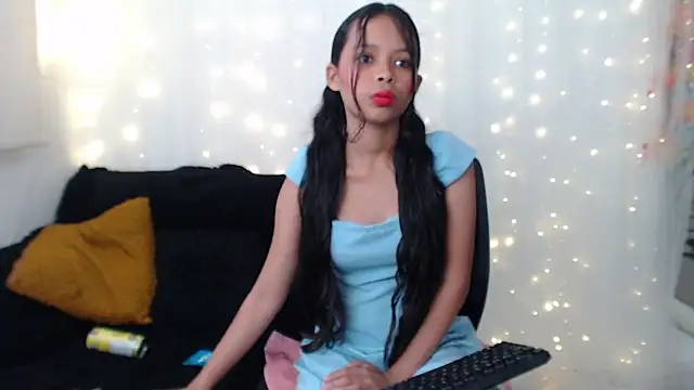 Snapshot of sharon_ivanna12 chatting on 10/24/25, 07:21 sharon ivanna12 online show from 10/24/25, 07:21