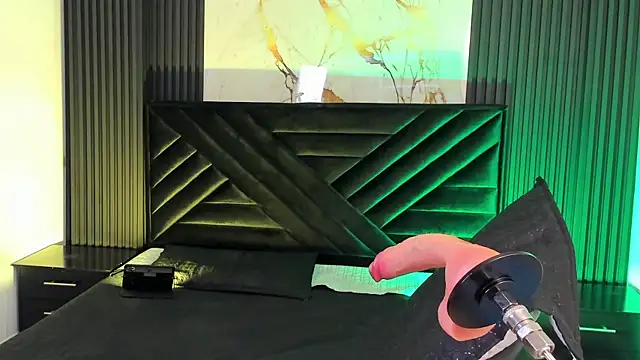 Halleyrosse online show from 10/24/25, 12:01