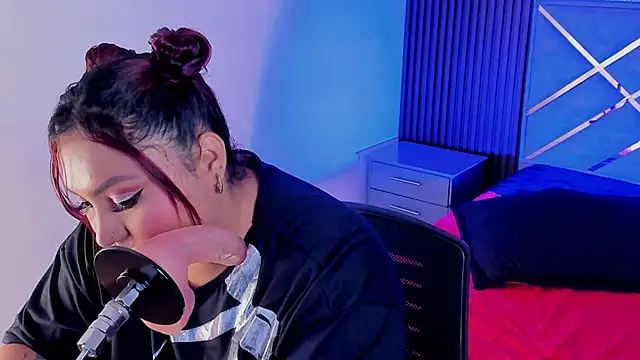 Halleyrosse online show from 11/13/25, 04:11