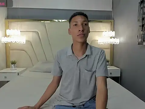 Domminick18 online show from 10/21/25, 07:25