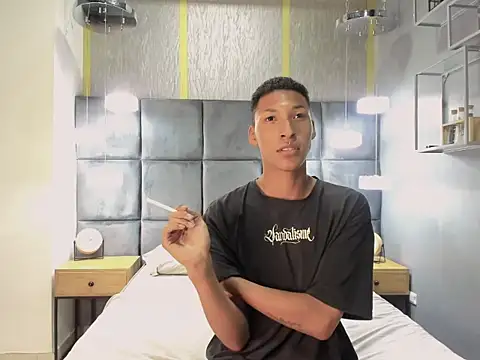 Domminick18 online show from 10/23/25, 07:23