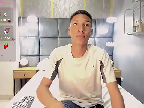 Domminick18 online show from 10/24/25, 08:05