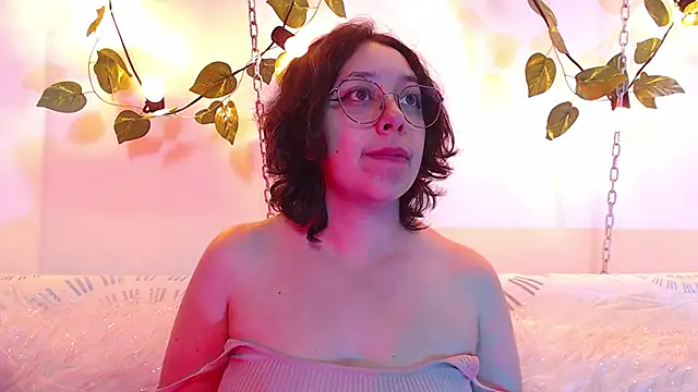 Snapshot of Milie_yue chatting on 10/22/25, 02:34 Milie yue online show from 10/22/25, 02:34