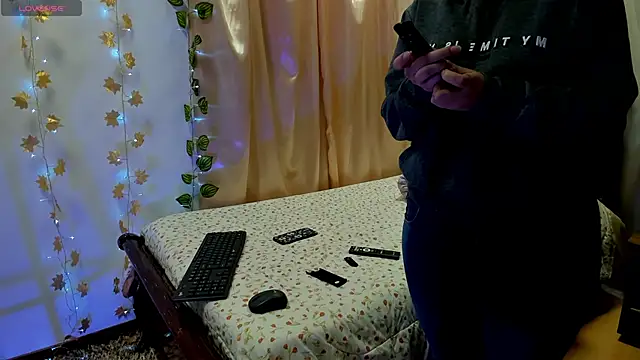 Milie yue online show from 11/10/25, 02:05