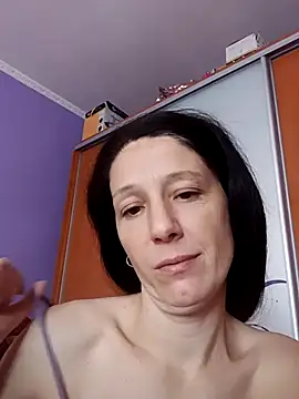 Snapshot of Emeli32-22 chatting on 11/05/25, 08:03 Emeli32-22 online show from 11/05/25, 08:03