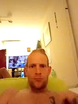 Snapshot of Lorenzo4786 chatting on 10/17/25, 12:47 Lorenzo4786 online show from 10/17/25, 12:47