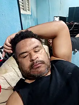 Snapshot of mineiro0388 chatting on 12/16/25, 04:06 mineiro0388 online show from 12/16/25, 04:06