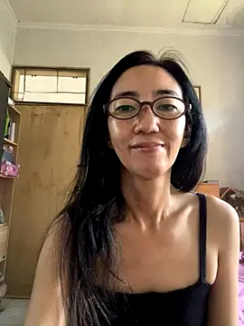 Snapshot of princessD077 chatting on 10/28/25, 02:15 princessD077 online show from 10/28/25, 02:15