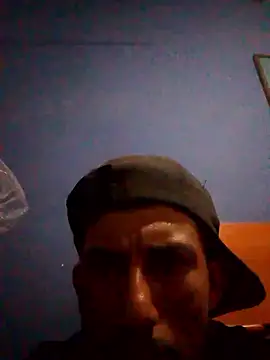 Snapshot of Orlao25cm chatting on 10/24/25, 07:38 Orlao25cm online show from 10/24/25, 07:38