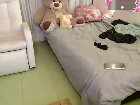 yvonne jlove online show from 12/03/25, 02:52