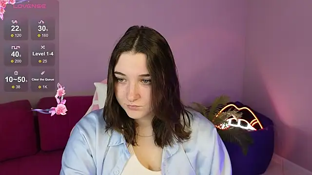Snapshot of AnnieDodge chatting on 10/25/25, 01:13 AnnieDodge online show from 10/25/25, 01:13
