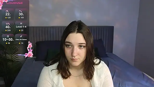 Snapshot of AnnieDodge chatting on 10/27/25, 06:06 AnnieDodge online show from 10/27/25, 06:06