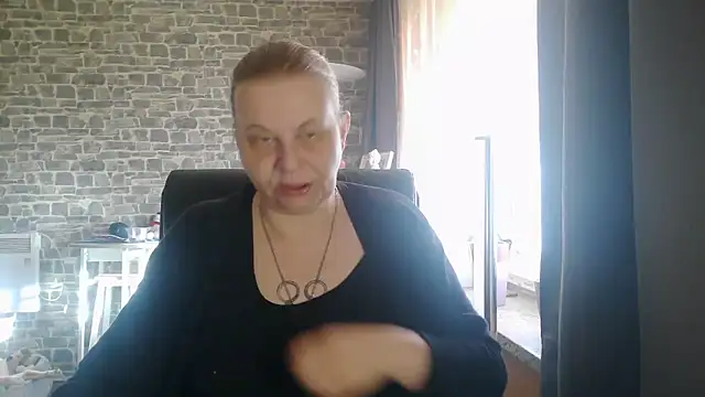 Snapshot of Diamond_Bite chatting on 11/01/25, 07:54 Diamond Bite online show from 11/01/25, 07:54