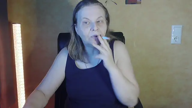 Snapshot of Diamond_Bite chatting on 11/08/25, 06:24 Diamond Bite online show from 11/08/25, 06:24