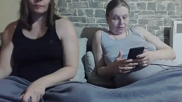 Snapshot of Diamond_Bite chatting on 11/14/25, 05:00 Diamond Bite online show from 11/14/25, 05:00