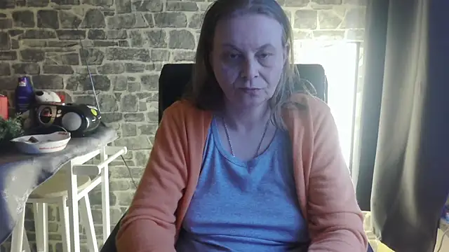 Snapshot of Diamond_Bite chatting on 11/30/25, 02:21 Diamond Bite online show from 11/30/25, 02:21