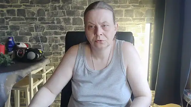 Snapshot of Diamond_Bite chatting on 12/01/25, 07:24 Diamond Bite online show from 12/01/25, 07:24