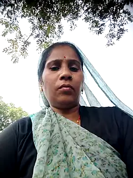 OliveGreen22 online show from 10/21/25, 06:03