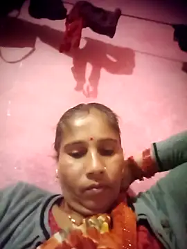 OliveGreen22 online show from 11/10/25, 07:07