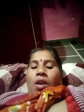 OliveGreen22 online show from 11/12/25, 09:21