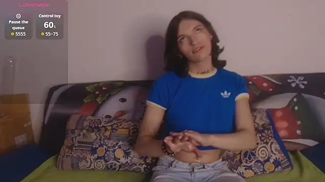 Snapshot of Scarlett_crastrawberry chatting on 11/18/25, 11:59 Scarlett crastrawberry online show from 11/18/25, 11:59