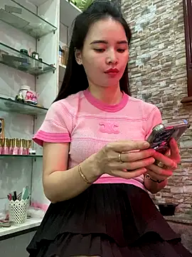 Snapshot of Phale2x chatting on 11/15/25, 08:33 Phale2x online show from 11/15/25, 08:33