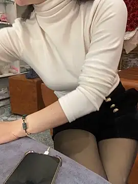 Snapshot of Phale2x chatting on 11/21/25, 07:18 Phale2x online show from 11/21/25, 07:18