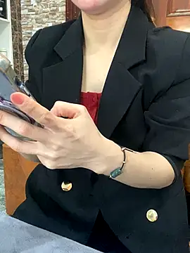 Snapshot of Phale2x chatting on 11/30/25, 07:56 Phale2x online show from 11/30/25, 07:56