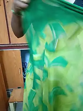 Snapshot of Sravya__ chatting on 11/12/25, 06:25 Sravya online show from 11/12/25, 06:25