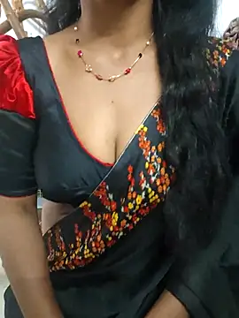 Snapshot of Sravya__ chatting on 12/14/25, 05:46 Sravya online show from 12/14/25, 05:46