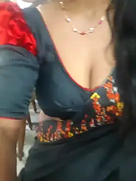 Snapshot of Sravya__ chatting on 12/16/25, 06:18 Sravya online show from 12/16/25, 06:18