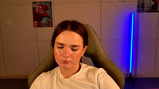 Snapshot of May_Bloom chatting on 10/27/25, 05:17 May Bloom online show from 10/27/25, 05:17