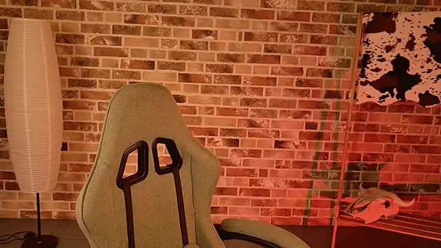 Snapshot of May_Bloom chatting on 11/08/25, 05:18 May Bloom online show from 11/08/25, 05:18