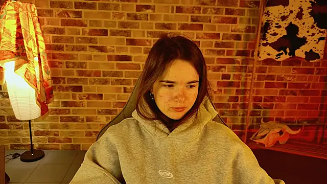 Snapshot of May_Bloom chatting on 11/13/25, 05:17 May Bloom online show from 11/13/25, 05:17