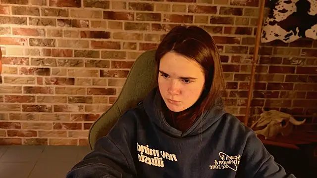 Snapshot of May_Bloom chatting on 11/21/25, 05:17 May Bloom online show from 11/21/25, 05:17