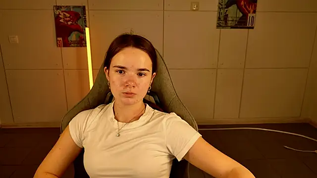 Snapshot of May_Bloom chatting on 11/22/25, 05:06 May Bloom online show from 11/22/25, 05:06