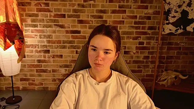 Snapshot of May_Bloom chatting on 11/24/25, 05:07 May Bloom online show from 11/24/25, 05:07