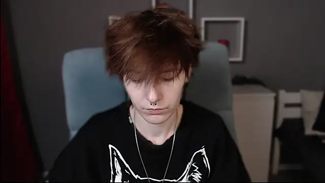 Snapshot of guitarandangell chatting on 11/18/25, 03:45 guitarandangell online show from 11/18/25, 03:45