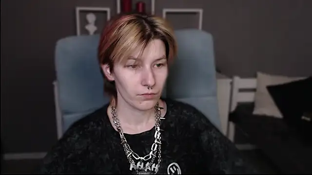 Snapshot of guitarandangell chatting on 05/12/26, 07:05 guitarandangell online show from 05/12/26, 07:05