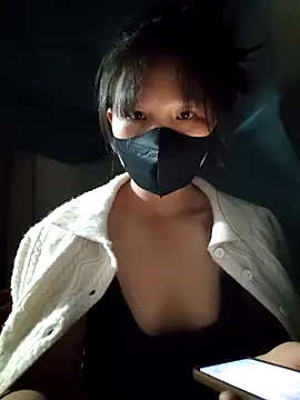 Snapshot of linh-miu99 chatting on 11/15/25, 01:40 linh-miu99 online show from 11/15/25, 01:40