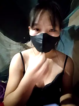 Snapshot of linh-miu99 chatting on 11/21/25, 01:37 linh-miu99 online show from 11/21/25, 01:37