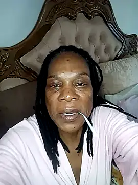 Snapshot of Hotcougar chatting on 10/24/25, 05:59 Hotcougar online show from 10/24/25, 05:59