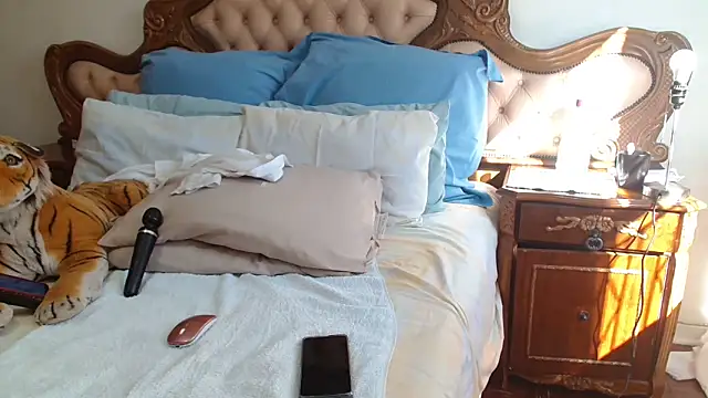 Hotcougar online show from 05/09/26, 07:35