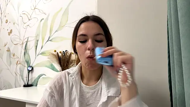 LunaAfrodita online show from 10/21/25, 05:35