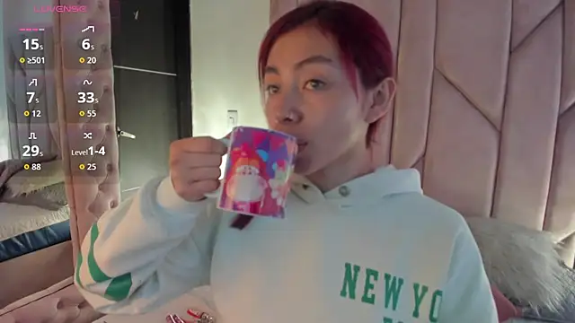 Snapshot of melanie_roux__ chatting on 10/31/25, 12:06 melanie roux online show from 10/31/25, 12:06