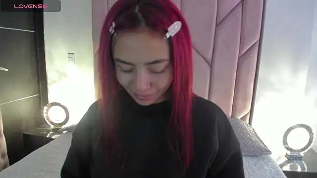 Snapshot of melanie_roux__ chatting on 11/02/25, 12:29 melanie roux online show from 11/02/25, 12:29