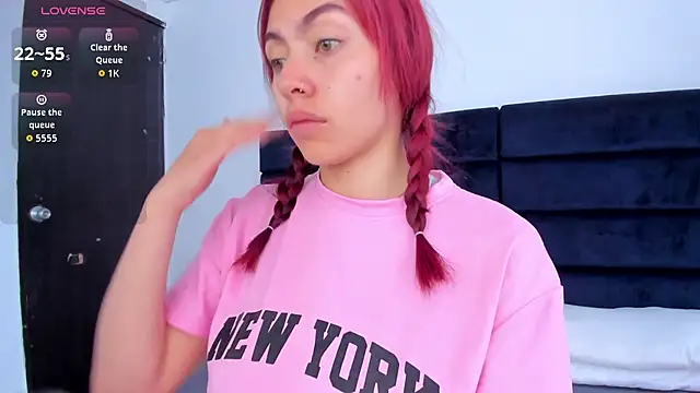 Snapshot of melanie_roux__ chatting on 11/26/25, 12:39 melanie roux online show from 11/26/25, 12:39